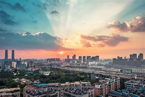 Sunset View And Cityscape Of Kunming Yunnan China Stock Foto Getty Images