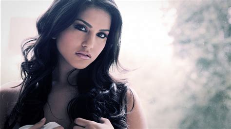 Dinamo Sunny Leone Latest Hot And Nude Sexy Wallpapers Download