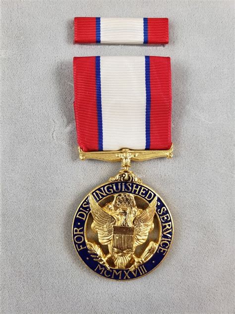 Vietnam Era Us Army Distinguished Service Medal In Case Churchills