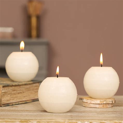 Classic White Round Candle By Dibor