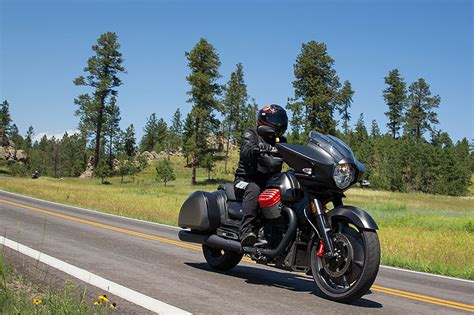 2017 Moto Guzzi Mgx 21 Flying Fortress First Ride Review Rider Magazine