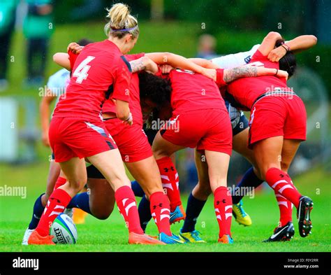 Womens Rugby Scrum Hi Res Stock Photography And Images Alamy