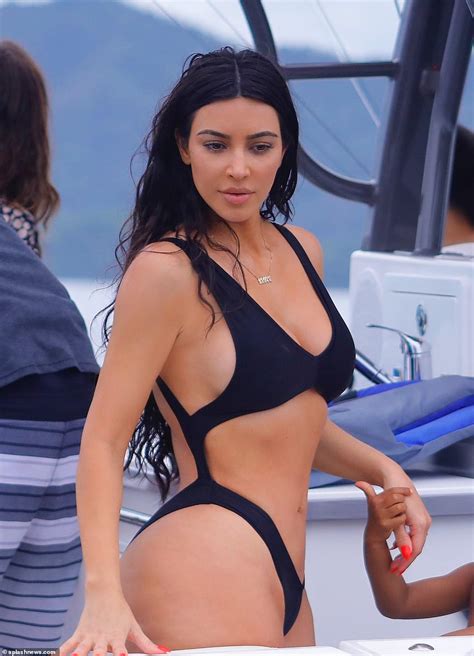 Exclusive Photos Of Kim Kardashians Hot Boat Day In Costa Rica Lewtu