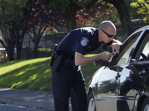 11 Red Flags Police Look For When They Pull You Over Business Insider