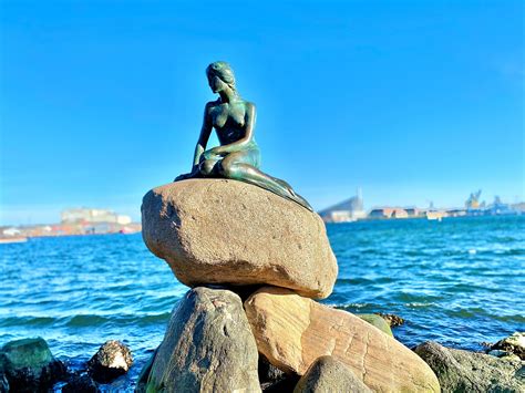 Standbeeld Van De Kleine Zeemeermin In K Gratis Stock Foto Public