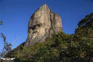 Pedra da gavea offers many rock climbing routes, some up to 450 meters long. Coisas que você precisa saber sobre: A Pedra da Gávea | Cidade do Rio