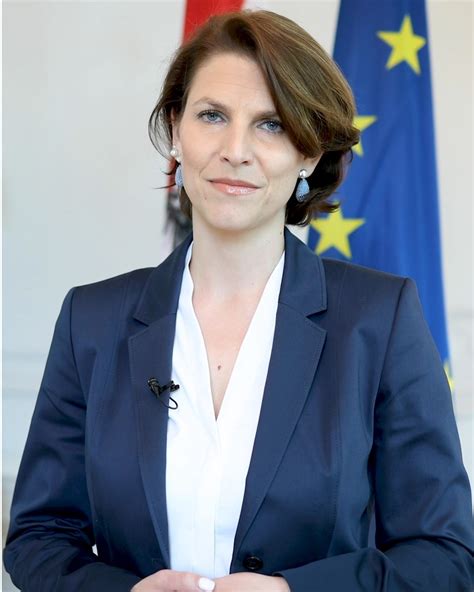 Staatssekretärin karoline edtstadler ist die senkrechtstarterin in der bundesregierung. Karoline Edtstadler - Machen wir Europa gemeinsam besser ...