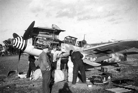 Messerschmitt Bf 109g6r6 Ground Crew Performing Maintenance