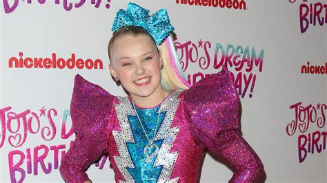 Jojo Siwa Celebrates First Valentines Day With Girlfriend See The