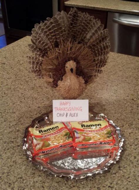 37 Funny Thanksgiving Pictures That Are So Funny You Cant Stop Smiling