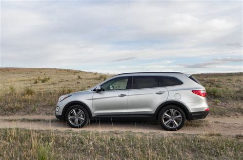 This manual applies to all of this vehicle and includes descriptions and explanations of optional as well as standard equipment. 2015 Hyundai Santa Fe - iSeeCars.com