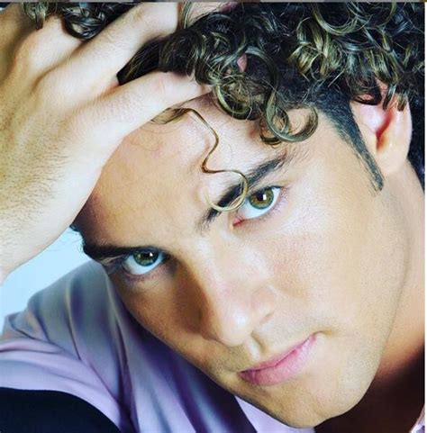 David Bisbal Celebra La Mayoría De Edad De Su Corazón Latino