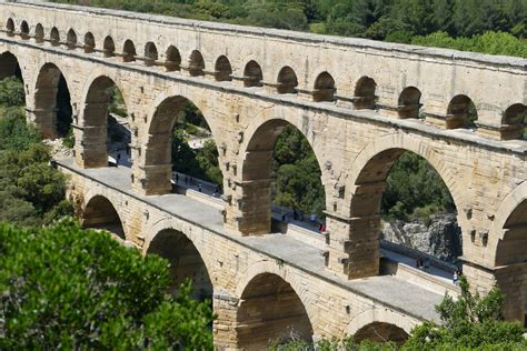 Le Pont Du Gard Et Son Aqueduc Alimente Nîmes En Eau Fraîche Voyages