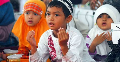 Sebelumnya, dia sempat bekerja di sebuah perusaahan swasta yang bergerak di bidang konsultasi perbankan. Cerita Rumah Tangga Kisah Nyata - Download Oliv