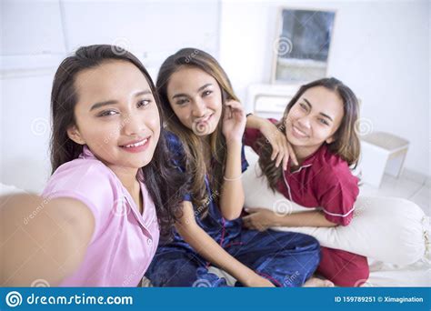 Group Of Pretty Teenage Girl Takes Selfie In Bedroom Stock Image - Image of chinese, room: 159789251