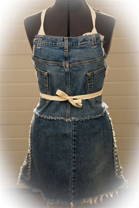 Make an apron using the back of an old pair of your {husband's} jeans, fabric through the 19 delightful aprons with free sewing patterns. Re-Incarnated: New Uses For Old Jeans
