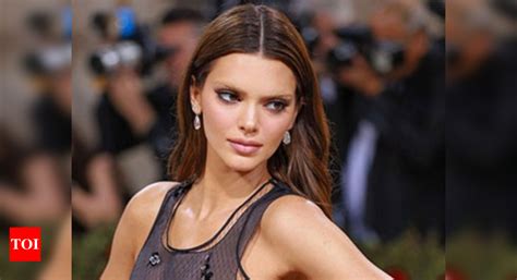 Kendall Jenner Peed In Ice Bucket On Her Way To Met Gala Times