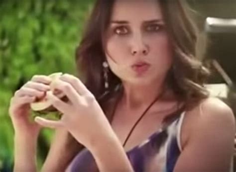 The Bachelors Heather Maltman Tucks Into A Burger In A Salad Dressing