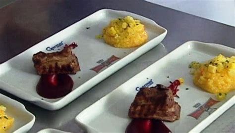 Confira agora o seu modo de preparo, quero ver todo mundo arrasando com essa receita de quirera com costelinha de porco. Quirera com Crocante De Aipim, Costelinha Marinada e Molho ...