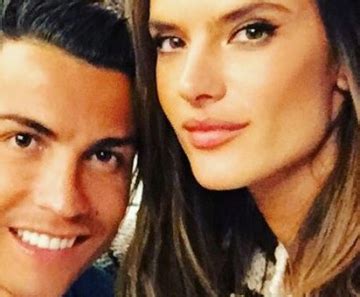 Portekizli dünya yıldızı cristiano ronaldo, brezilyalı manken alessandra ambrosio ile kamera karşısına geçti. Alessandra Ambrósio tieta Cristiano Ronaldo: 'Dividindo os ...
