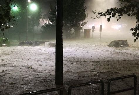 Fino a qualche mese fa si sarebbe levato alto il grido contro l'amministrazione comunale di turno. Roma sommersa dal nubifragio: fino ad un metro d'acqua ...