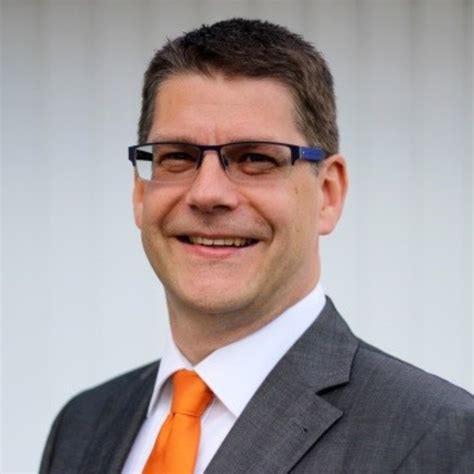 • deutsche bank, commerzbank, sparkasse … • jetzt sparen mit tiendeo! Michael Holl - Prokurist, Bereichsleiter Kreditmanagement ...