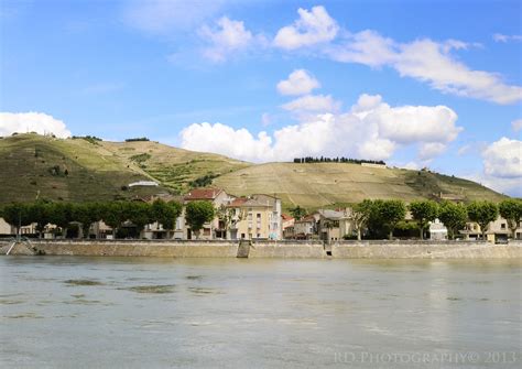 Cet itinéraire sportif, de 55 km, vous permettra de découvrir les paysages de vignes et de vergers qui ont forgé l'identité de ce terroir et un. View of Tain L'Hermitage, Rhone Alpes, France | A view of hi… | Flickr