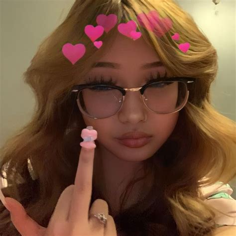 pin by aaliyah on hair in 2022 cute selfie ideas bad girl aesthetic pretty people
