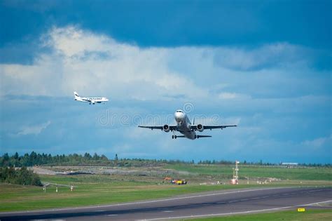 Airport Parallel Runway Stock Photos Free And Royalty Free Stock Photos