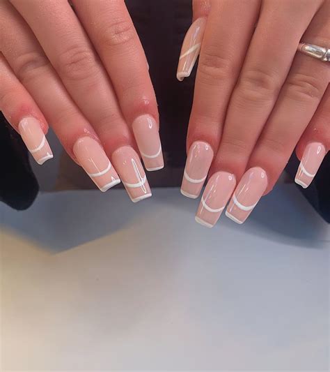 French Tips Outline Nails