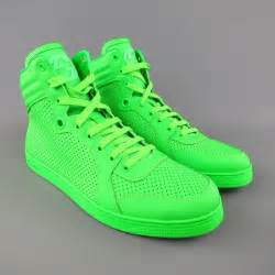 Neon sneakers online op shopalike.nl ontdek een enorm aanbod aan alle soorten schoenen. Men's GUCCI Size 11 Neon Green Perforated Leather CODA ...