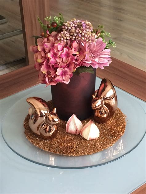 Verwenden sie frische nuancen mit bunte frühlingsblumen und hasenfiguren vollenden perfekt die beeinduckende ostern dekoration. Pin von Maik Kölling auf Herbstdekoration | Herbst ...
