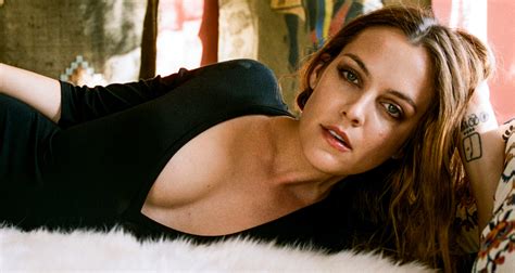 Riley Keough Tells ‘esquire She Doesnt Think About Being Elvis Presleys Granddaughter Ben