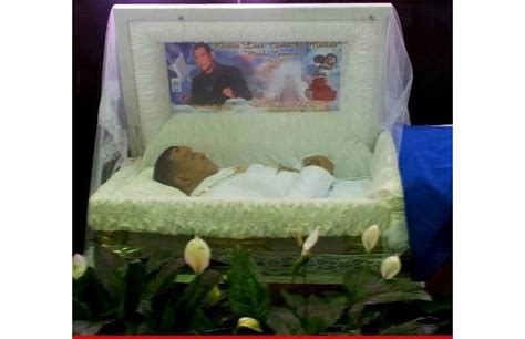 32 photos of celebrity open casket funerals that will shock you casket funeral fun quizzes