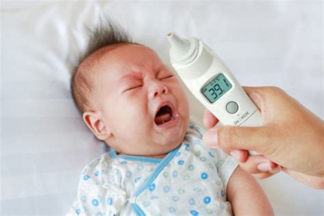 Untuk bayi kecil, demam mungkin petanda jangkitan serius yang memerlukan ubat intravena (iv) dan pemantauan untuk mengatasi demam tersebut. Kenali 10Tanda Bayi Sedang Tidak Sehat! - rumahmaduindonesia