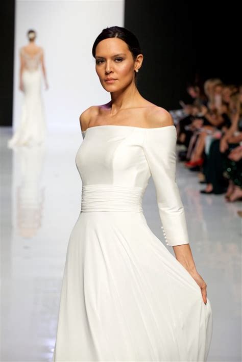 Dann entdecke die große auswahl an schwarzen hochzeitskleidern. Die 5 wichtigsten Brautkleid Trends 2020 | Hochzeit um 3