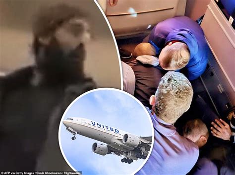 United Passenger 33 Threatens To Kill Everyone On Boston Flight Daily Mail Online