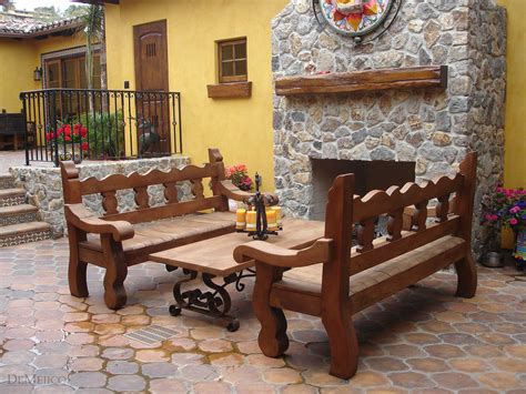 Spanish decorating really encompasses a variety of style designs. Spanish Style Outdoor Entry - Home Decorating Ideas