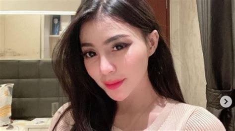 Profil Tisya Erni Model Dan Penyanyi Dikabarkan Dekat Dengan Sule