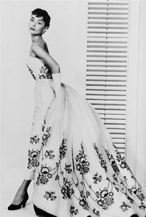 Flor De Maracujá Audrey Hepburn 80 Anos Da Bonequinha De Luxo
