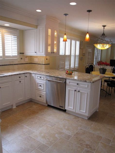 This guide will teach you about cabinet materials, construction, designs and styles, so you can find the best kitchen cabinets to create your dream kitchen. Floor option with small offset tiles, love the colors of ...