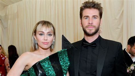 How Many Times Did Miley Cyrus And Liam Hemsworth Split Before Getting Married Newsfinale