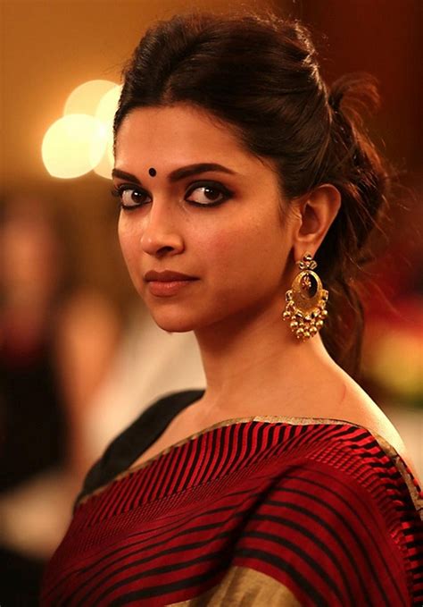 Deepika padukone is one of the hottest divas in the bollywood industry. Piku Style File: Deepika Padukone's 7 different everyday ...