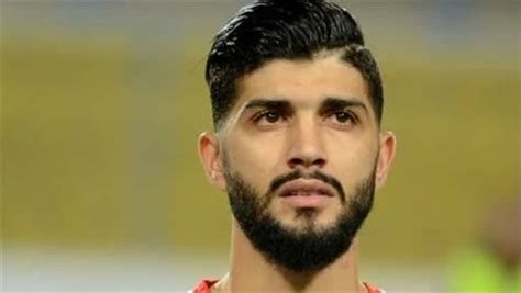 .فرجانى ساسى مدافع وسط الزمالك بعد اعتراضه عليه بشكل غير لائق بعدما قام اللاعب بالإعتراض فى إحدى الكرات ليشهر له الحكم إنذار أصفر ثم استمر اللاعب فى الانفعال وقام. فرجاني ساسي يرحل عن الزمالك.. تعرف على التفاصيل