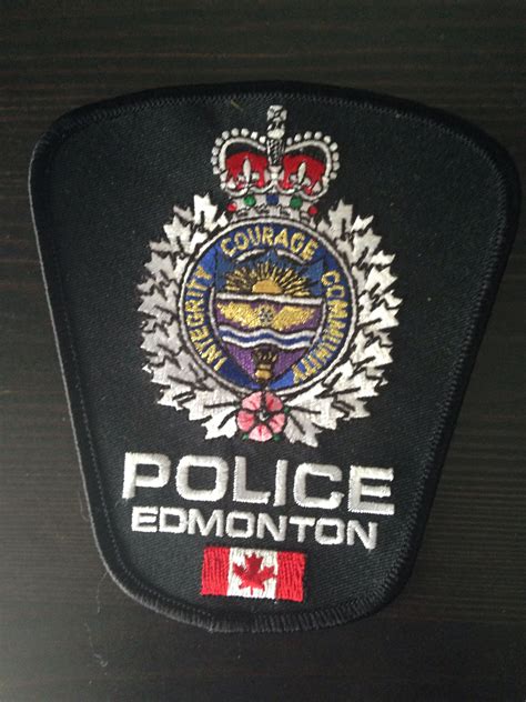Edmonton Police Alberta Canada Current Issue Police Badge Wallet