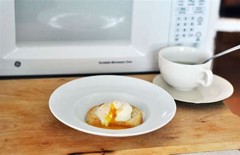How To Poach An Egg In The Microwave Recipe How To Cook Eggs Ways