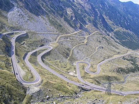 Am auzit de transalpina pentru prima data acum doi ani, cand se incepuse asfaltarea acestui drum, care avea sa devina cel mai inalt drum asfaltat din romania. Drumuri prin nori: Transfagarasan vs. Transalpina ~ Idei ...