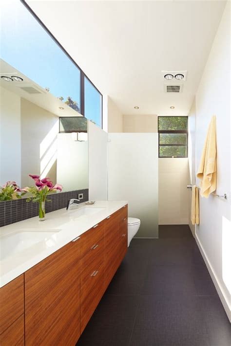 We all long to showcase a touch of luxury in our bathroom. 25+ Most Brilliant Long Narrow Bathroom Ideas That'll Drop ...