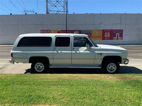 1988 Chevrolet Suburban Silverado V20 4x4 Runs Amazing Rust Free One