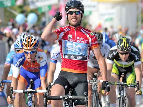 Cycling Mark Cavendish Will Take Back Seat To Aid Bradley Wiggins The Independent